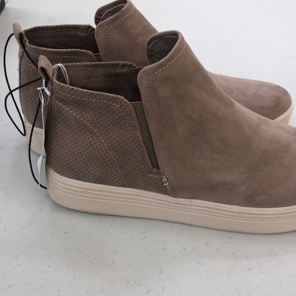 NWT booties. Tan suede - Picture 3 of 4
